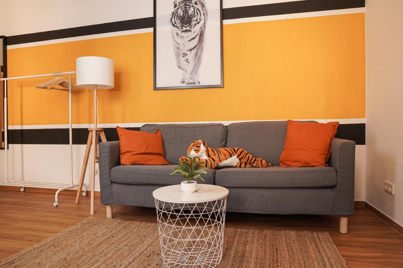 FULL HOUSE Studios - Tiger Apartment - NETFLIX + WiFi inkl. Halle  Exterior foto