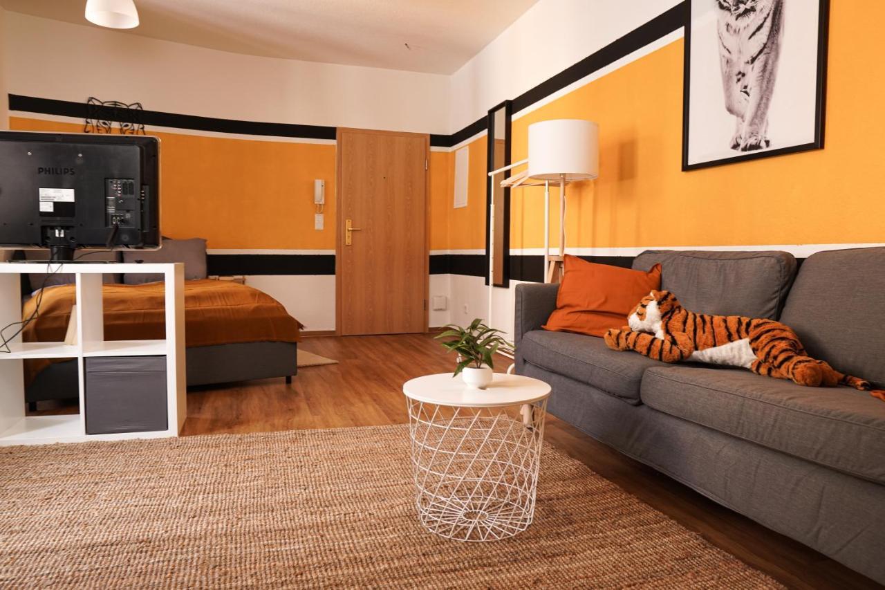 FULL HOUSE Studios - Tiger Apartment - NETFLIX + WiFi inkl. Halle  Exterior foto