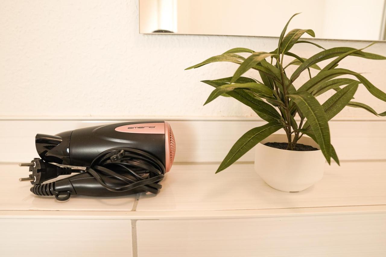 FULL HOUSE Studios - Tiger Apartment - NETFLIX + WiFi inkl. Halle  Exterior foto