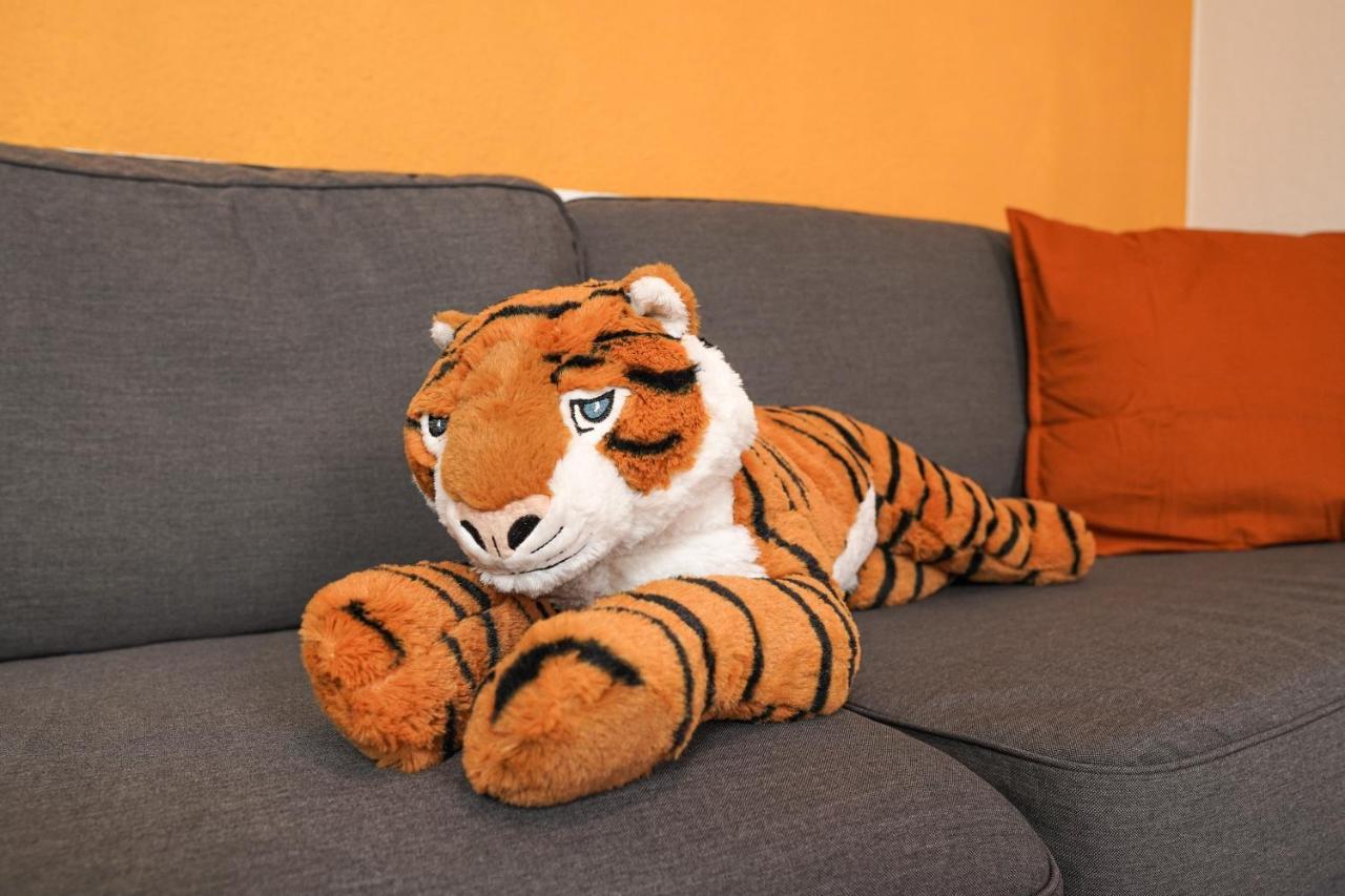 FULL HOUSE Studios - Tiger Apartment - NETFLIX + WiFi inkl. Halle  Exterior foto